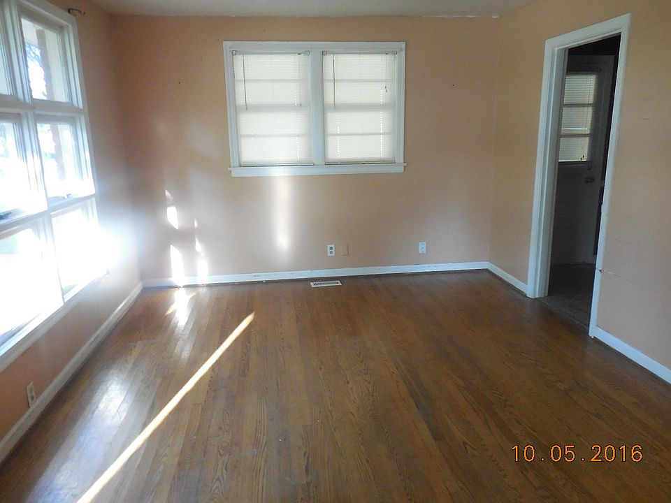 2nd image of 143 N Meadow Dr
