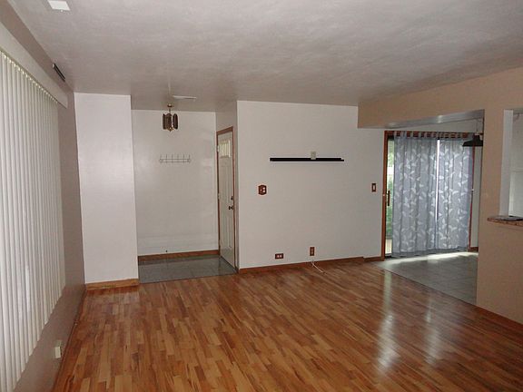 4th image of 30 Waterford Dr