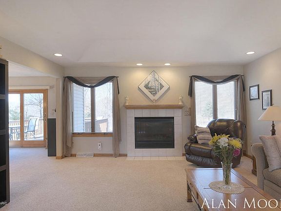 5th image of 6725 Pleasant Meadows Ct NE