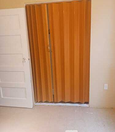 5th image of 7209 Elmwood Ave