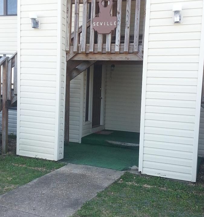 2nd image of 207 Glenwood Ln APT 4