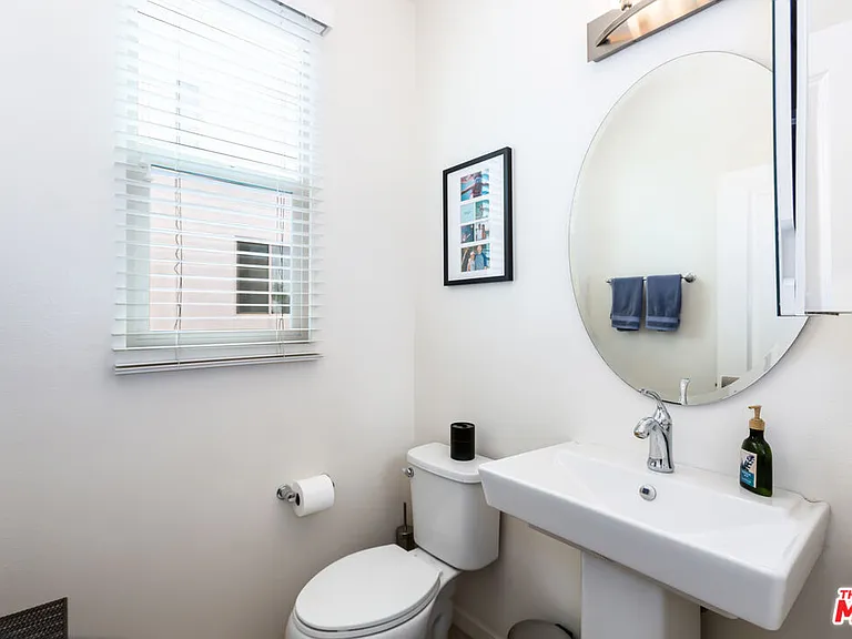 5547 Palm Dr — Photo 24
