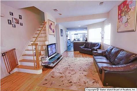 3rd image of 162 Camden Ave