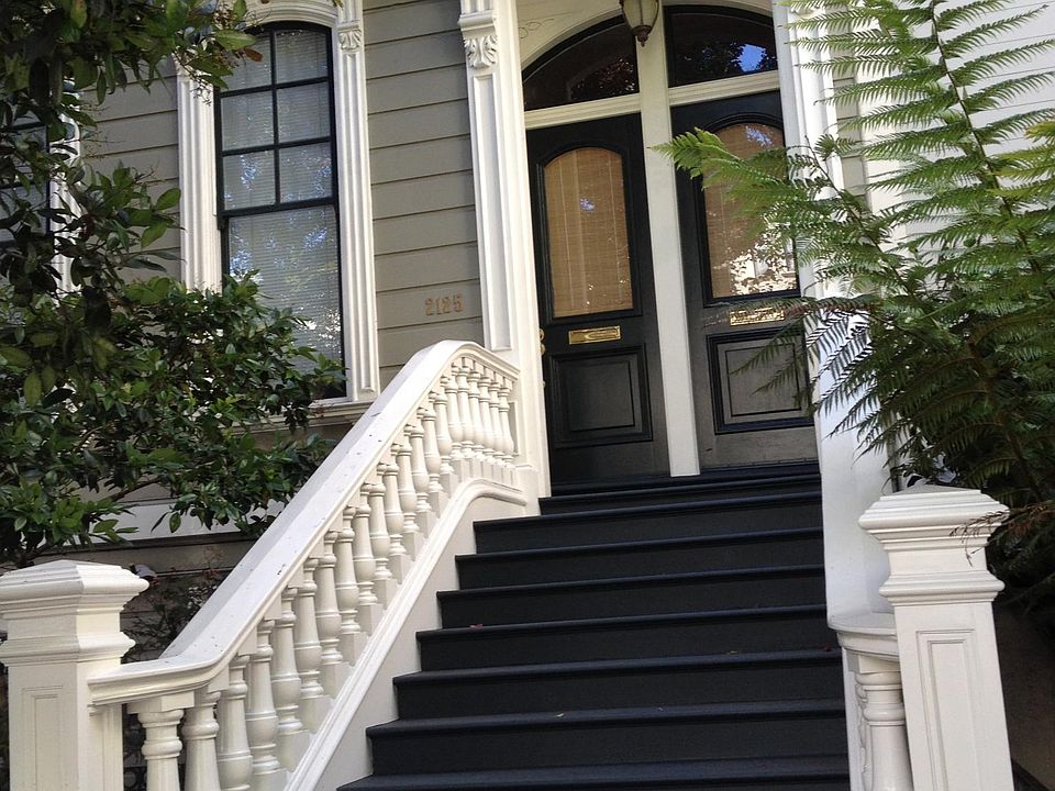 2125 Bush Street Front Entry