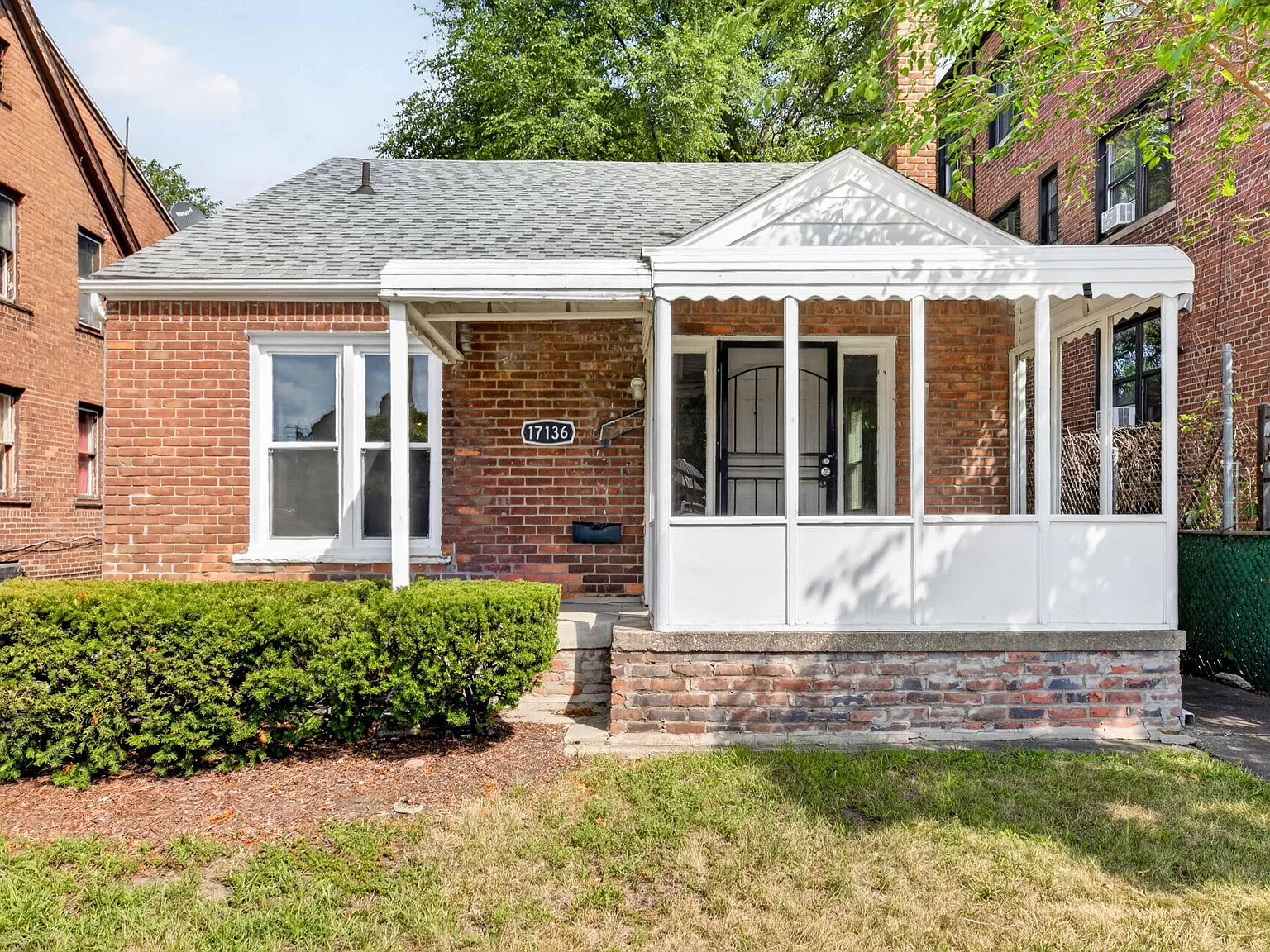 3 bed, 1.5 bath, 1440 sqft, $1,665 — Photo 2