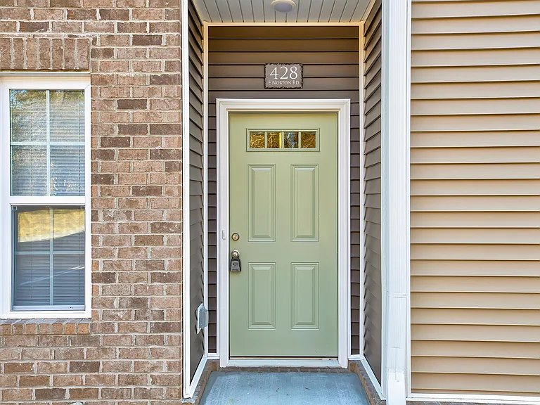 428 E Norton Rd — Photo 2