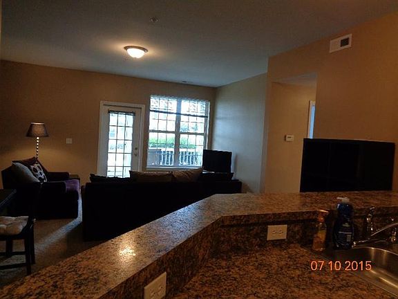 3rd image of 923 E Summerfield Glen Cir