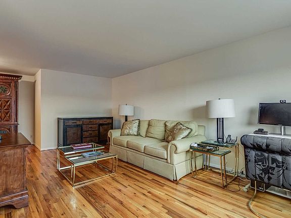 3rd image of 1 Toms Point Ln APT 1-1F