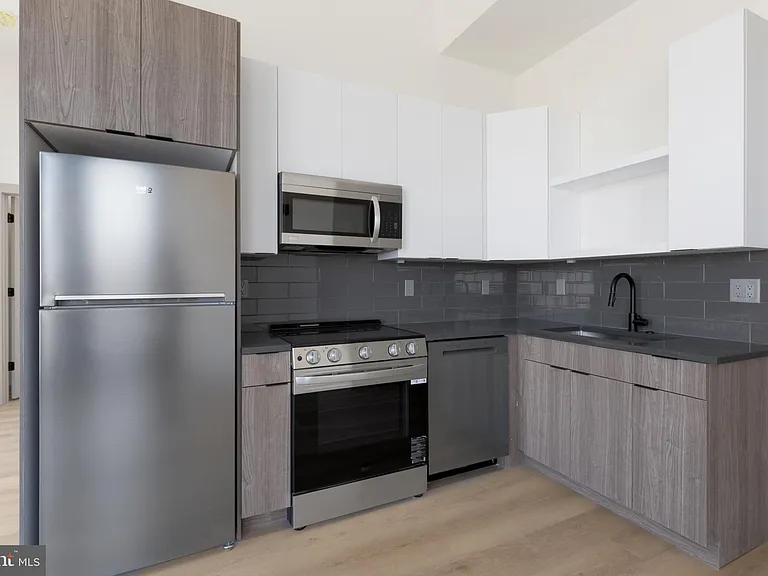 689 N Broad St #404 — Photo 5
