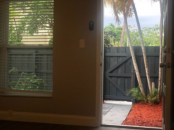 3rd image of 817 NE 19th Ave APT 1