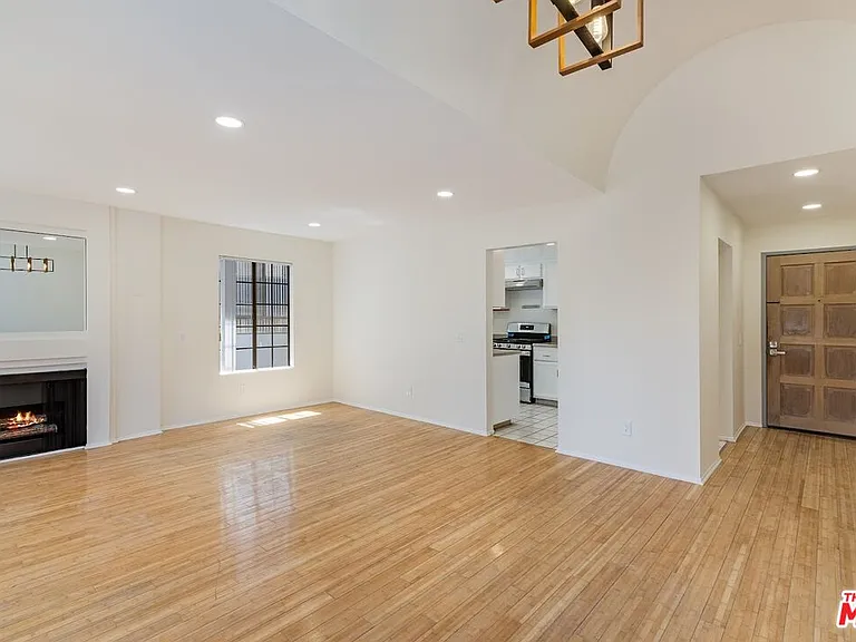 1931 Malcolm Ave #201 — Photo 4