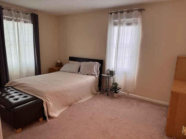 Bedroom 2 (Master)