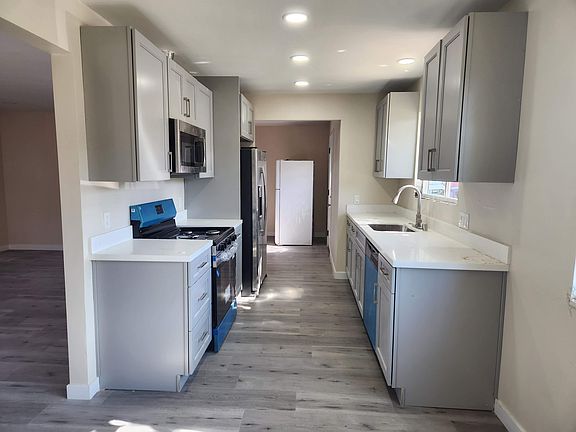 4th image of 2520 Bowers Ave #1