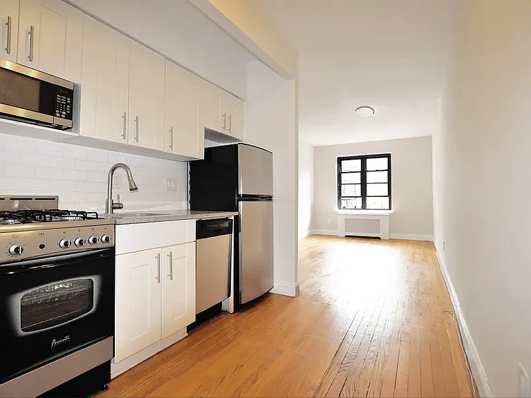 312 W 23rd St #4U — Photo 1