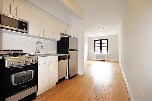 312 W 23rd St #4U Photo 1
