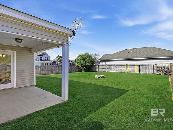 3rd image of 983 Summerton Dr