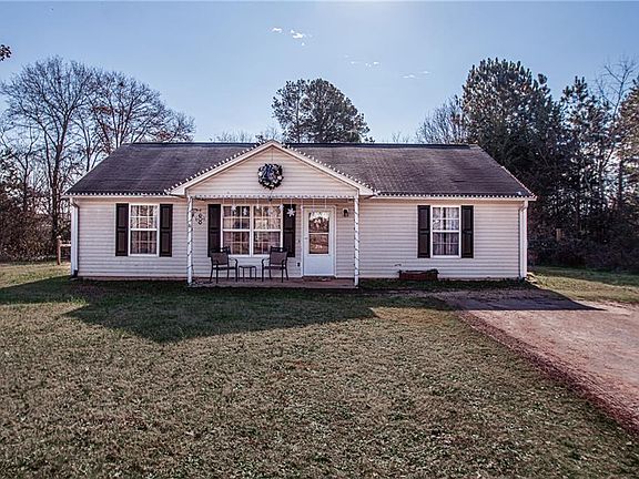 4th image of 206 Crest Way