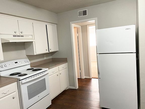 4th image of 1712 Elkhart Ave APT A