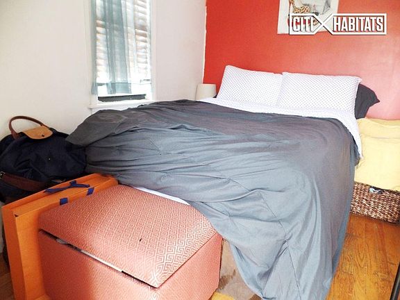 4th image of 27 W 76th St APT 4A