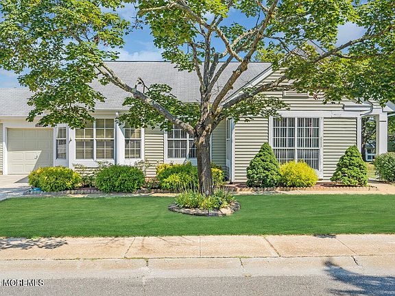 2nd image of 1084 Canterbury Drive #B