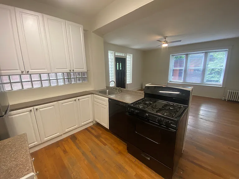 5361 Pershing Ave #1E — Photo 6