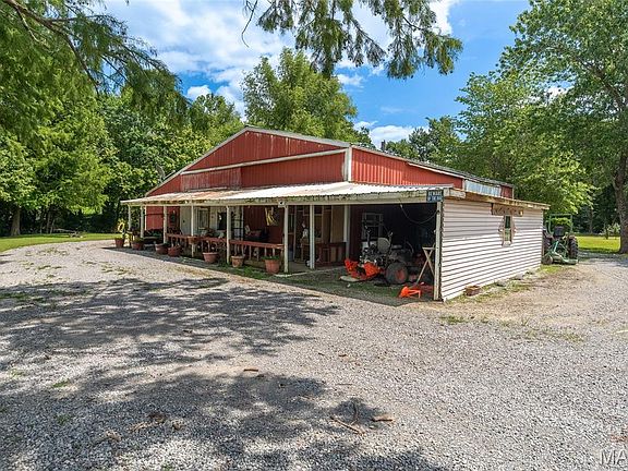 4th image of 8475 State Highway 146 W
