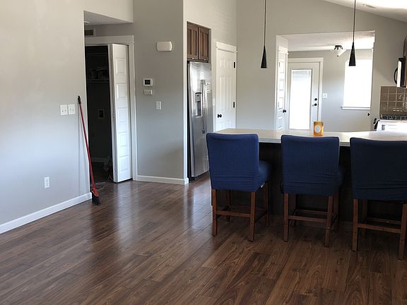 Ready to rent! Bring your furnishings and make this home your own!