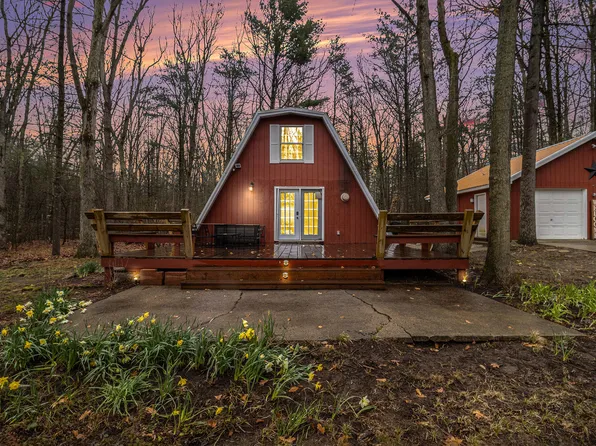 8442 S White Oak Dr, Holton, MI 49425