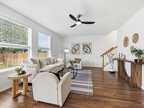 4th image of 617 W Alderwood Ln