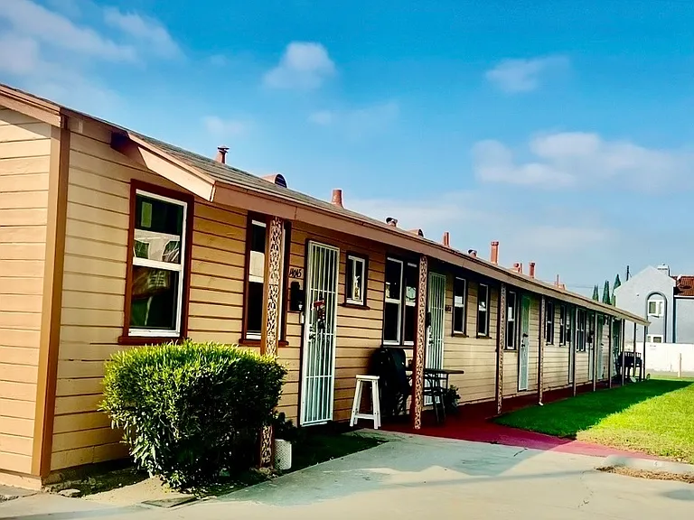 14039 Paramount Blvd — Photo 1