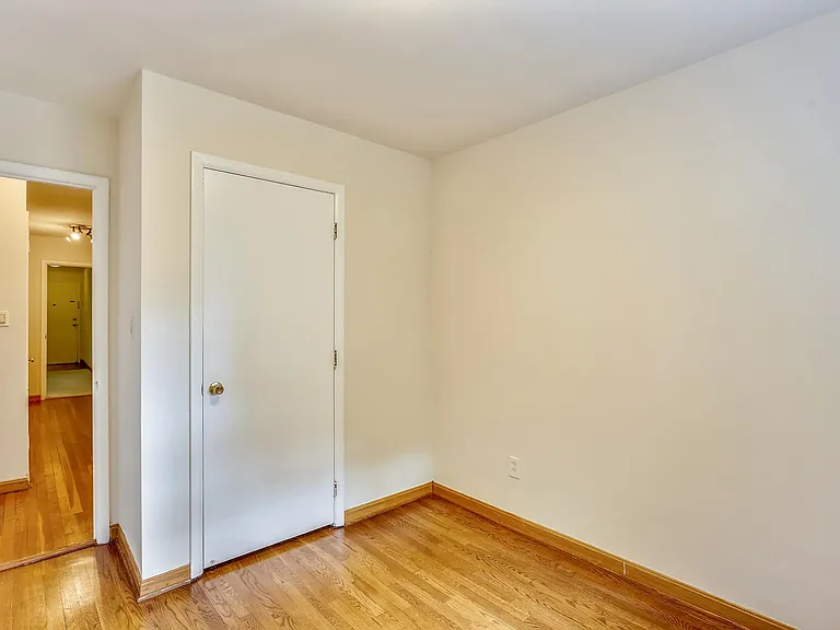 10412 Montrose Ave #202 — Photo 30