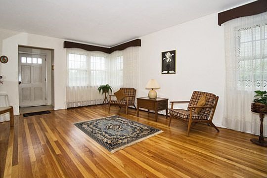 4th image of 38 Colonial Ave