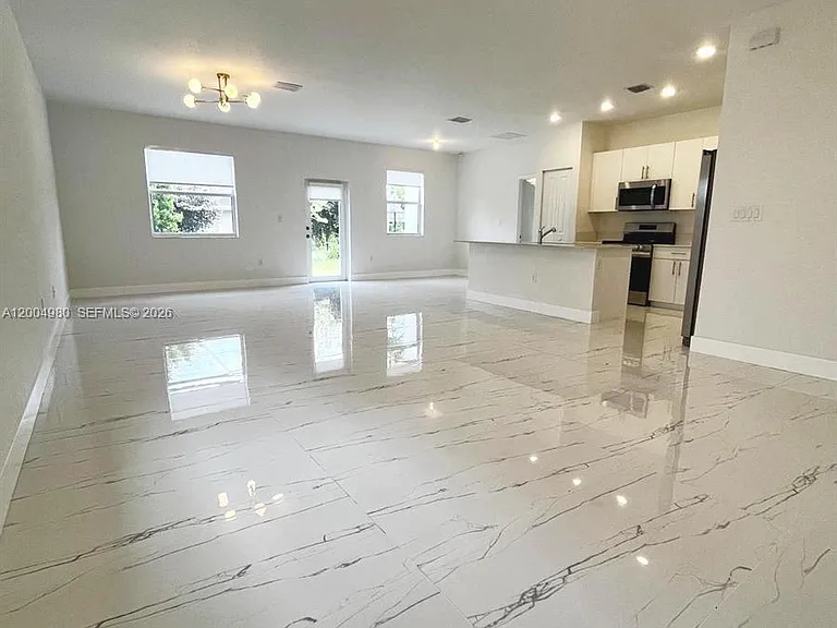 833 SE 26th Rd — Photo 8