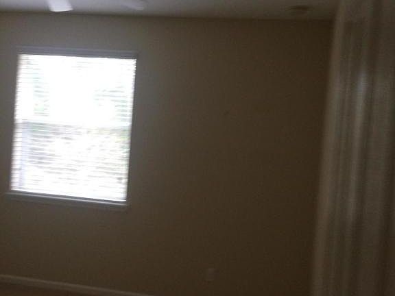 4th image of 203 Woodfield Ln