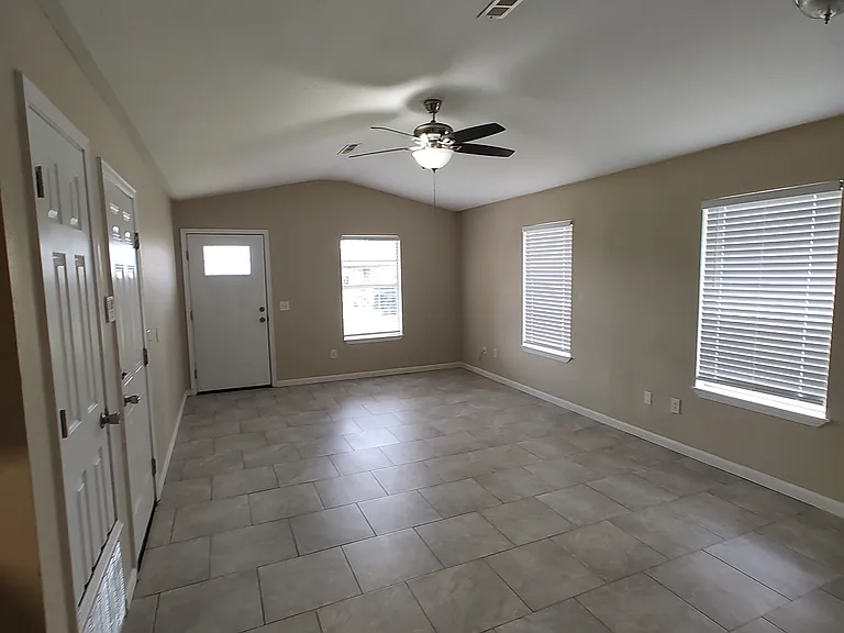 4096 Delmon Ln #B — Photo 2