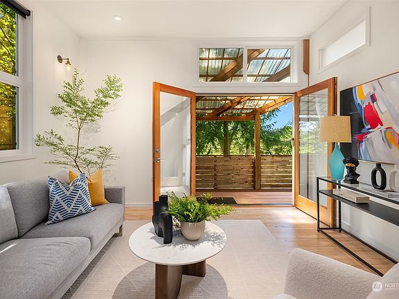 5th image of 674 Moji Lane NW