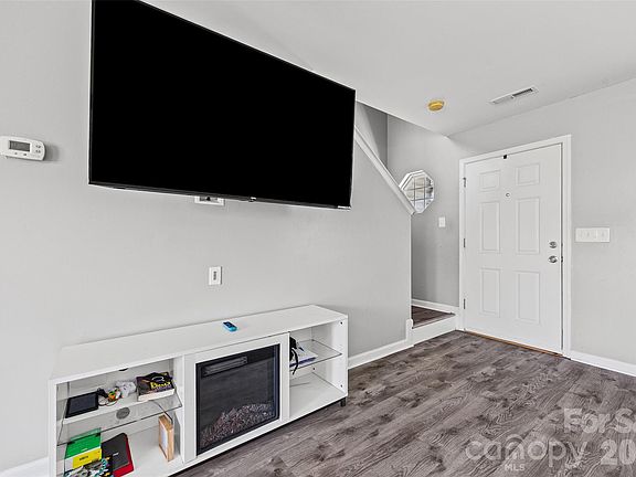 5th image of 512 Gentle Breeze Ln
