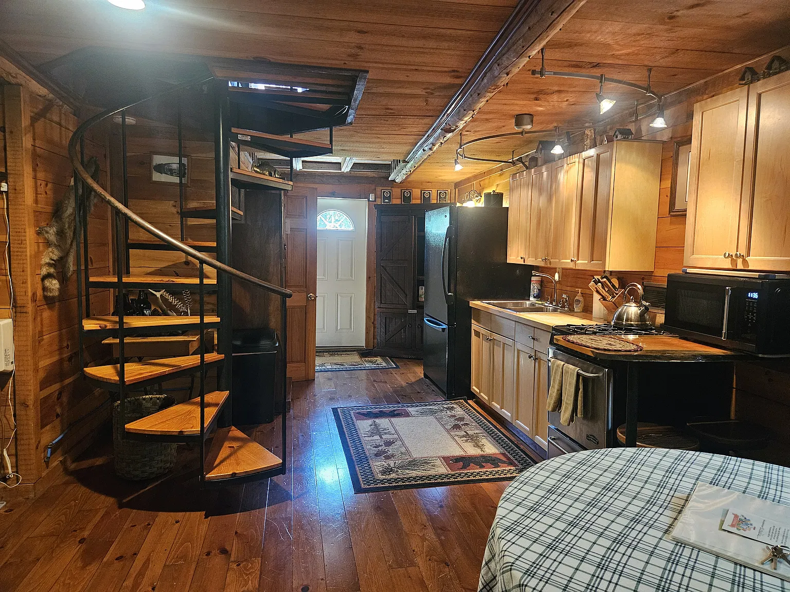 2 bed, 1250 sqft, $2,000 — Photo 3