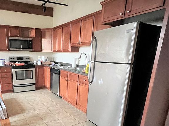 4th image of 11 Villa St #205