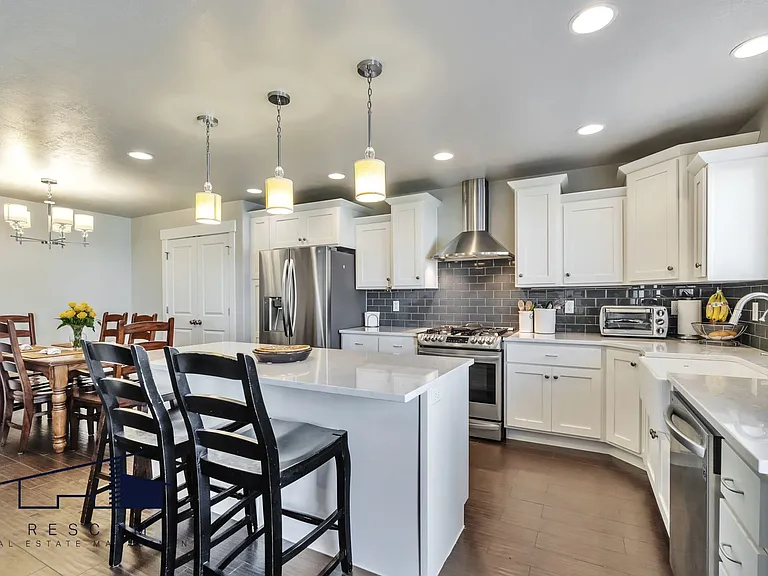 1439 S Dunbar Ln — Photo 2