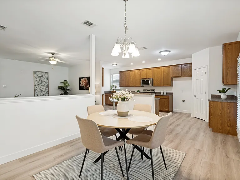 138 Lipan St — Photo 11
