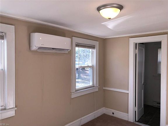 3rd image of 1517 1/2 Kerrey Ave