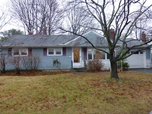 7 Carlow St, Huntington, NY 11743