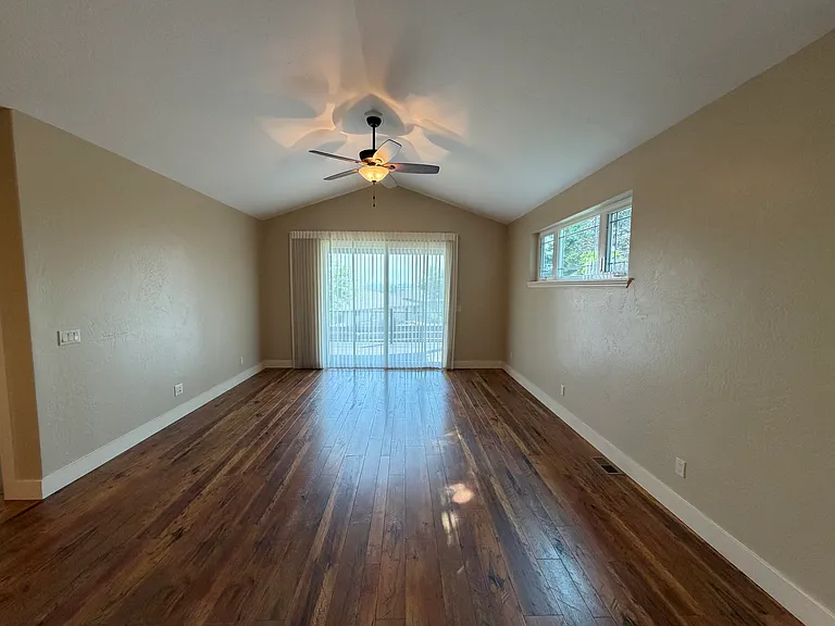 815 Parkway Dr — Photo 4