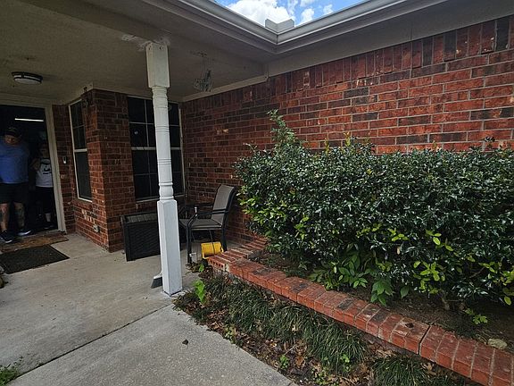 3rd image of 2417 Ensenada Ln