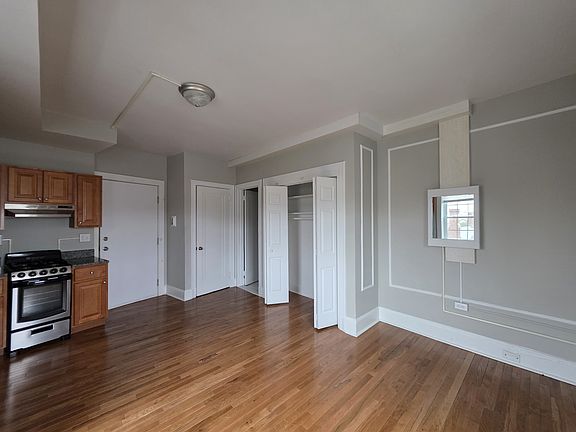 4th image of 1175 Chapel St #203