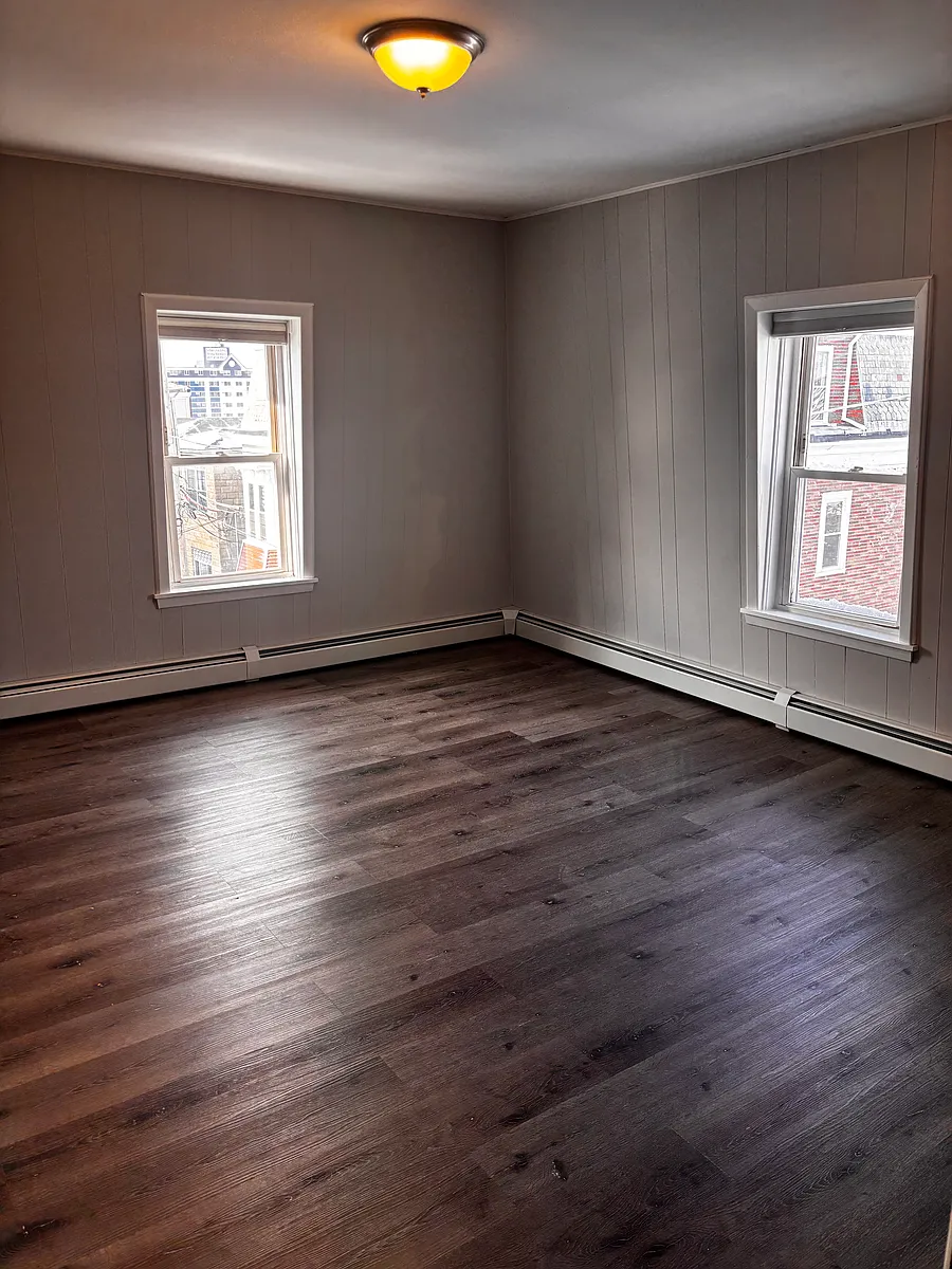 Building Photo - 20 Jones St #3