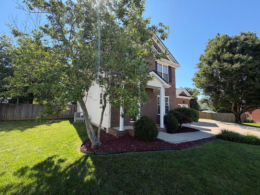 205 Dundee Ct, Versailles, KY - View 3