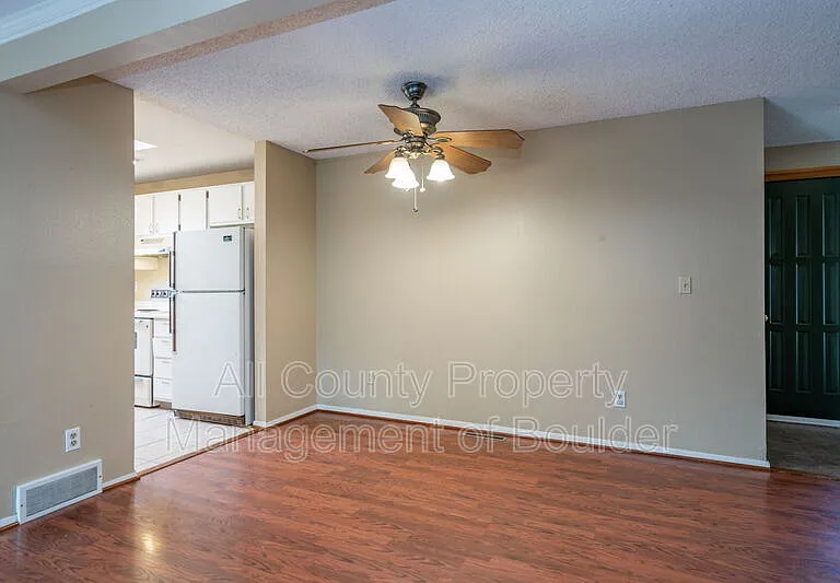819 Elliott St — Photo 8