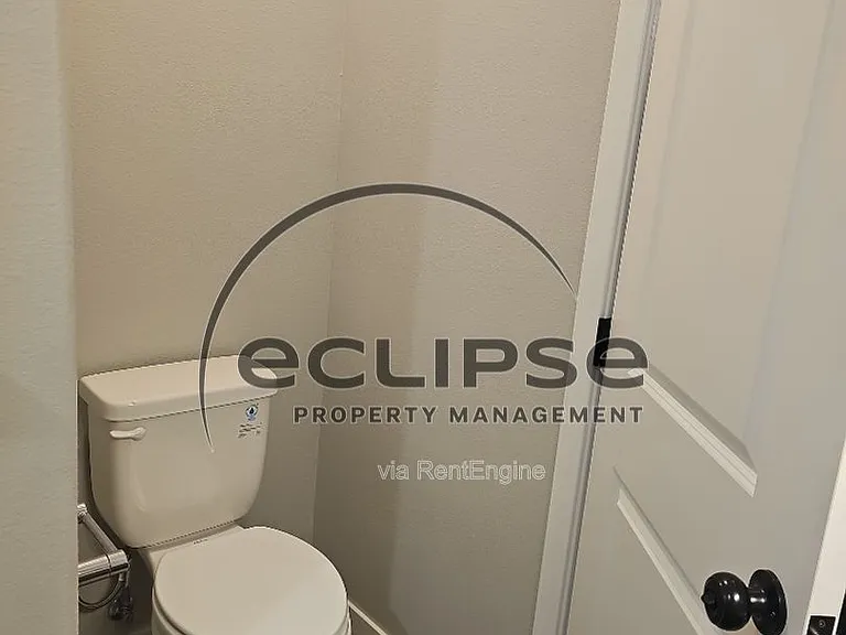 525 Washington Ave — Photo 8